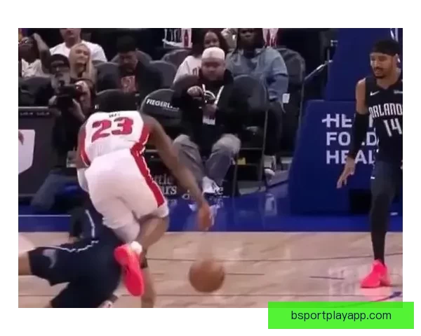 公牛主帅透露艾维训练中膝盖受伤 将于今日接受检查